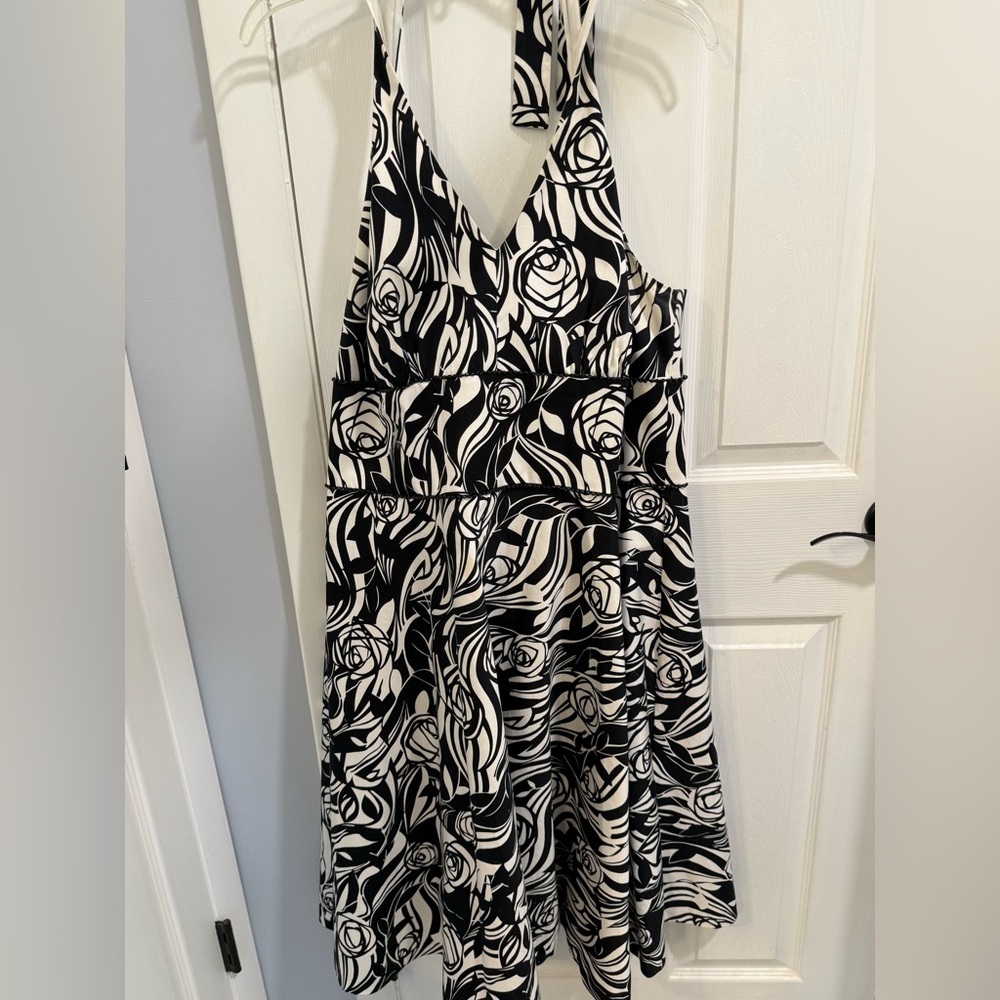 Donna Ricco Black and White Backless Dress